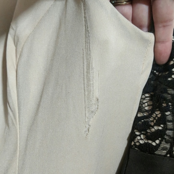 Beautiful lace dress - Picture 6 of 8